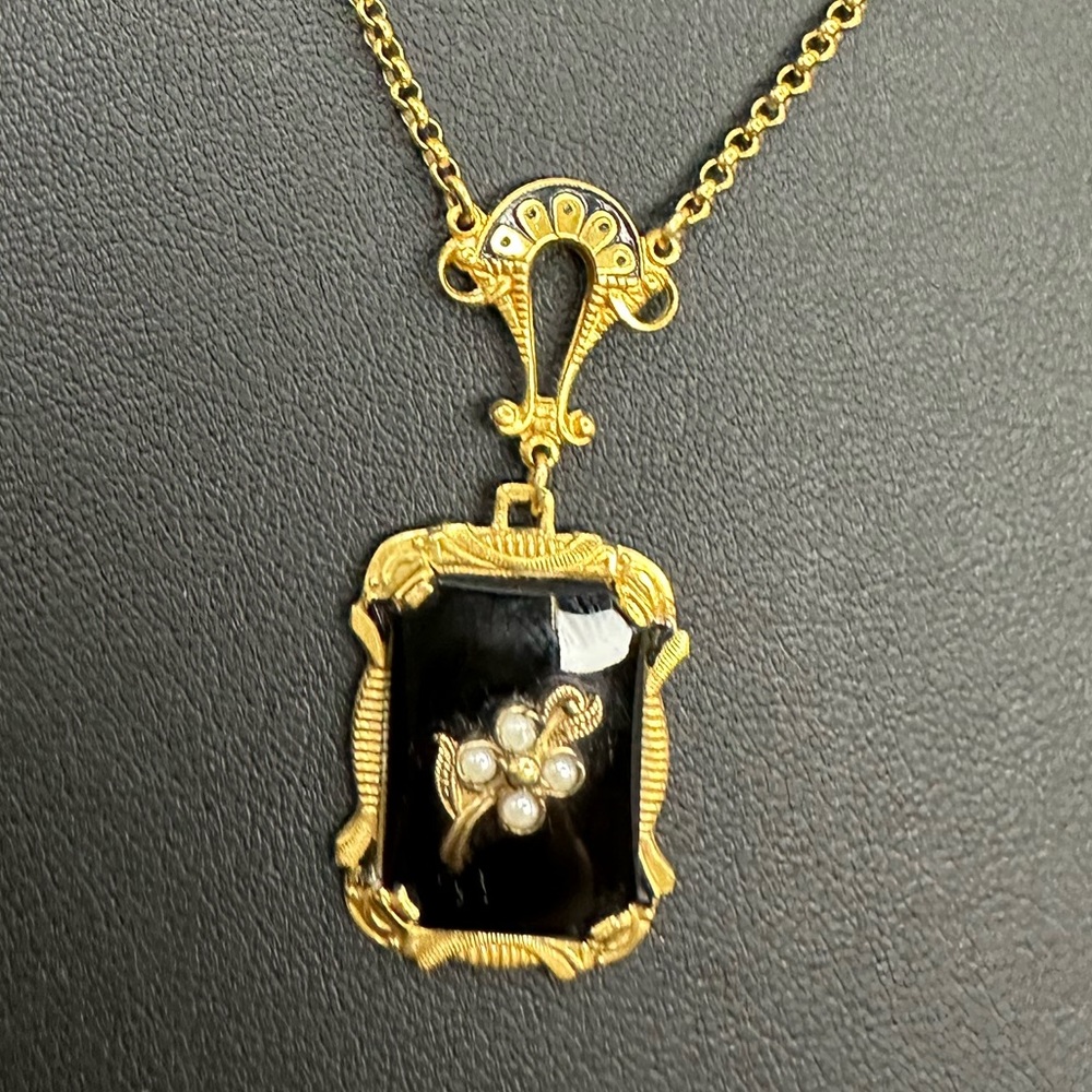 Elegant Vintage Victorian-Style Necklace with Faux Pearls - Picture 8 of 14